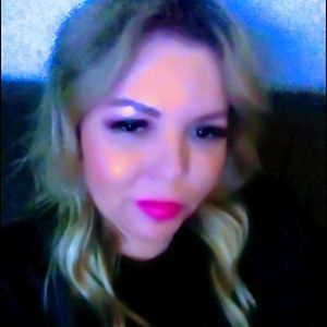 Meet your Posher, Desiree